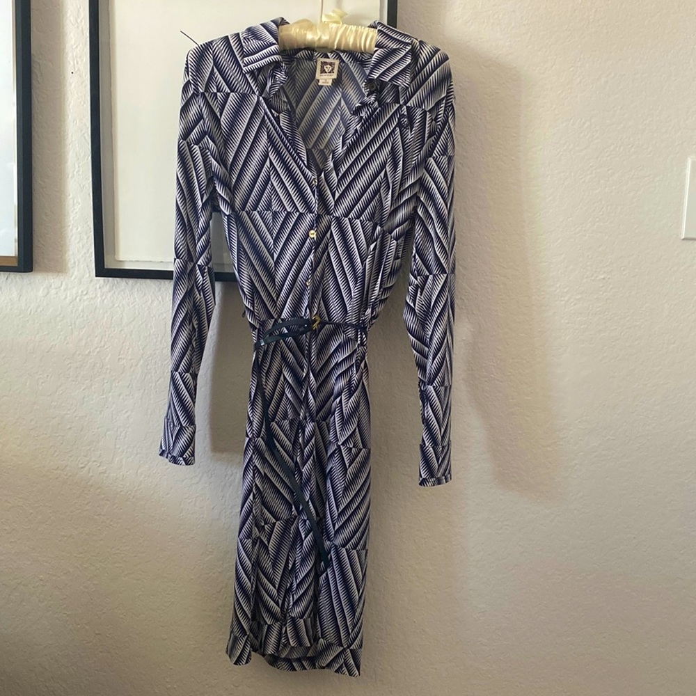 Anne Klein size small blue collared button up dress with blue belt